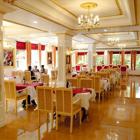 The Windsor Castle Hotel Kottayam Exterior photo