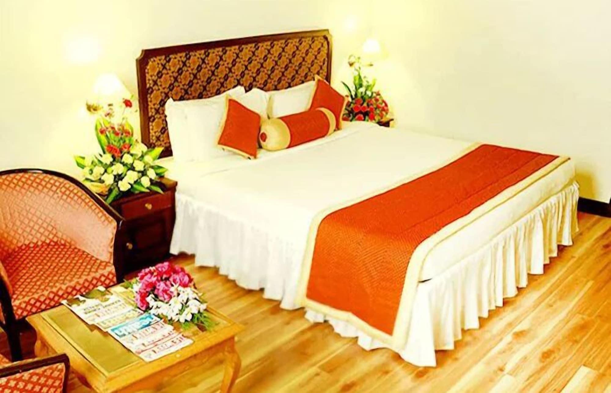 The Windsor Castle Hotel Kottayam Exterior photo