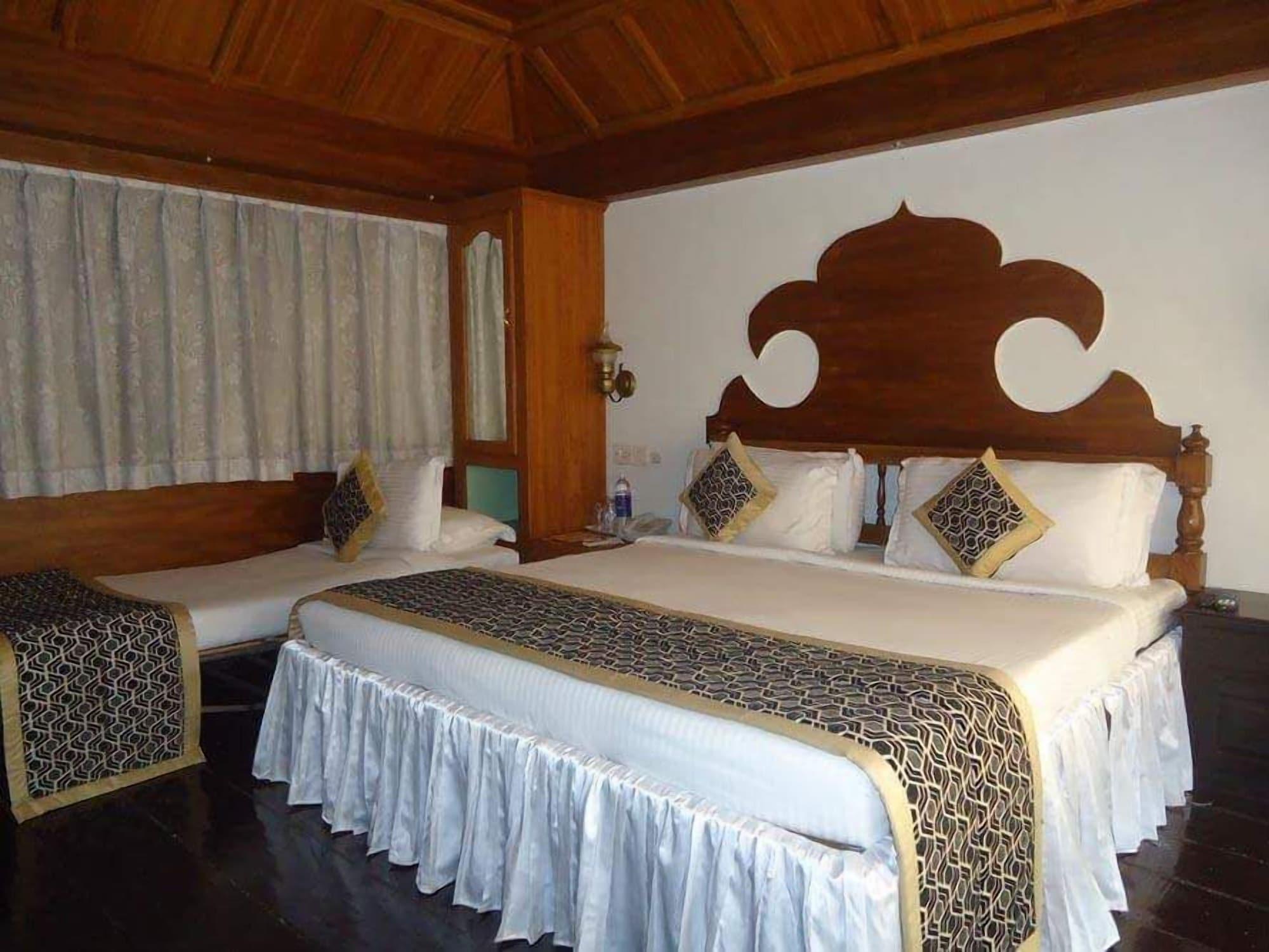 The Windsor Castle Hotel Kottayam Exterior photo