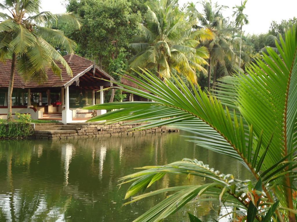 The Windsor Castle Hotel Kottayam Exterior photo