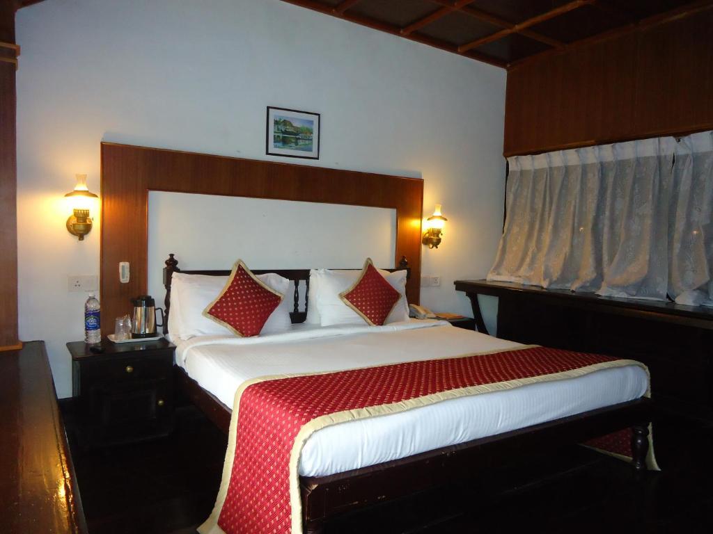 The Windsor Castle Hotel Kottayam Exterior photo