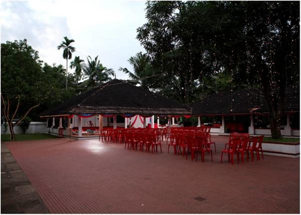 The Windsor Castle Hotel Kottayam Exterior photo