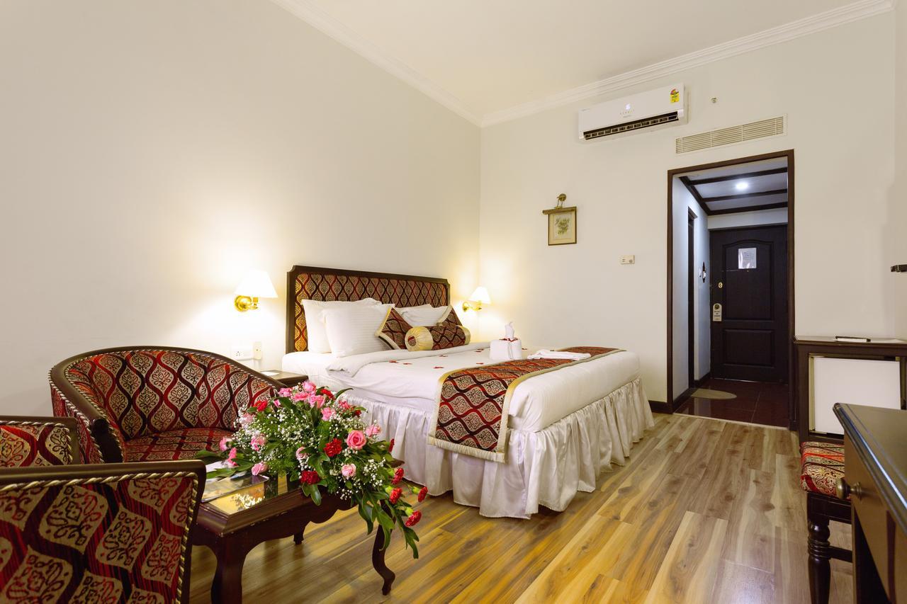 The Windsor Castle Hotel Kottayam Exterior photo