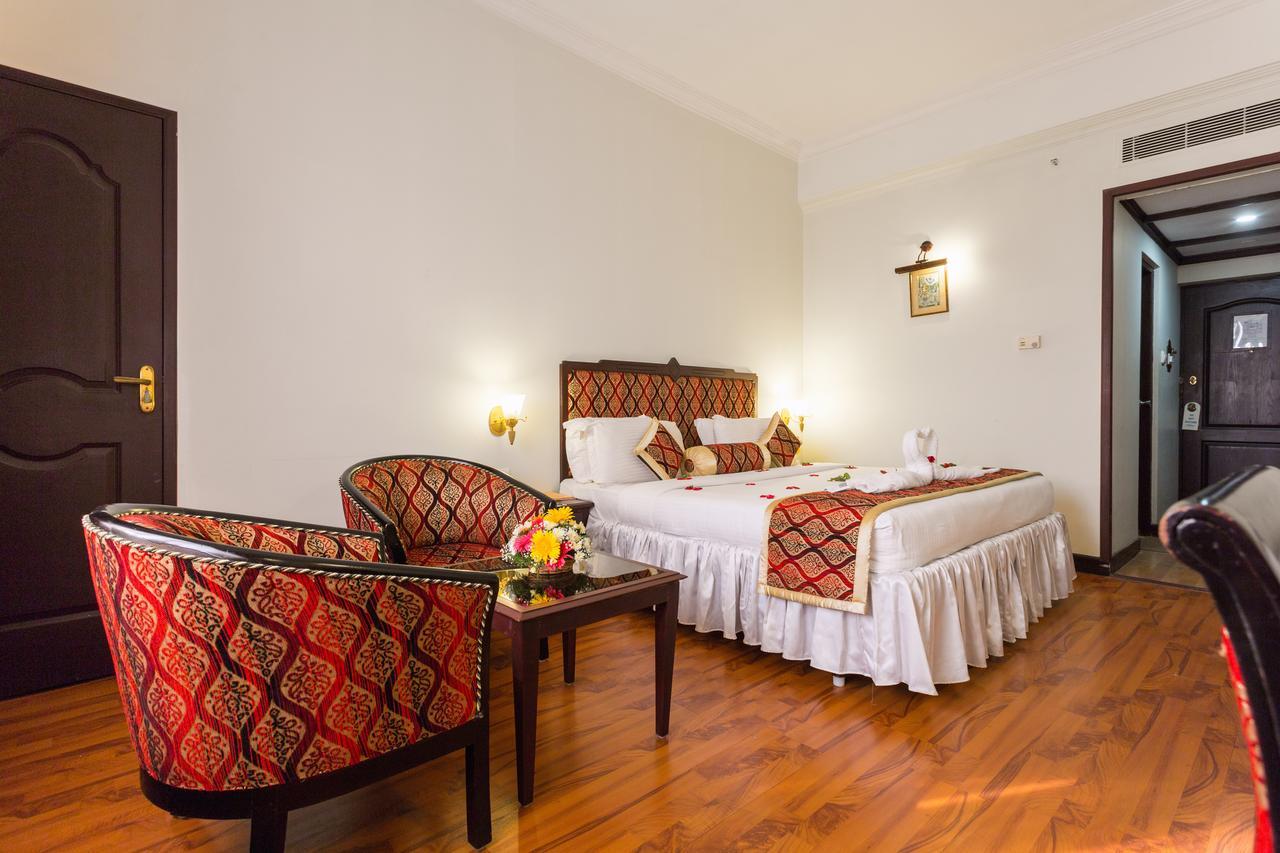 The Windsor Castle Hotel Kottayam Exterior photo