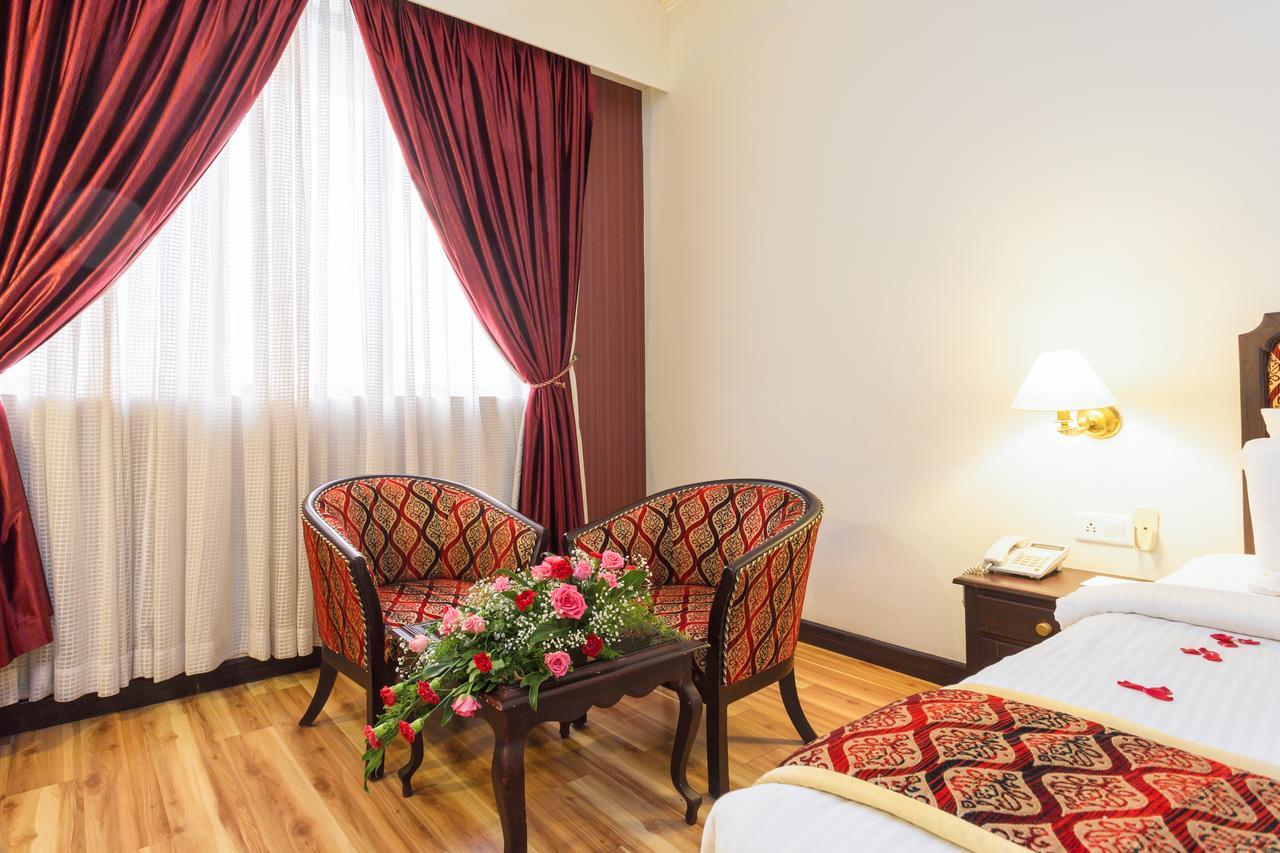 The Windsor Castle Hotel Kottayam Exterior photo