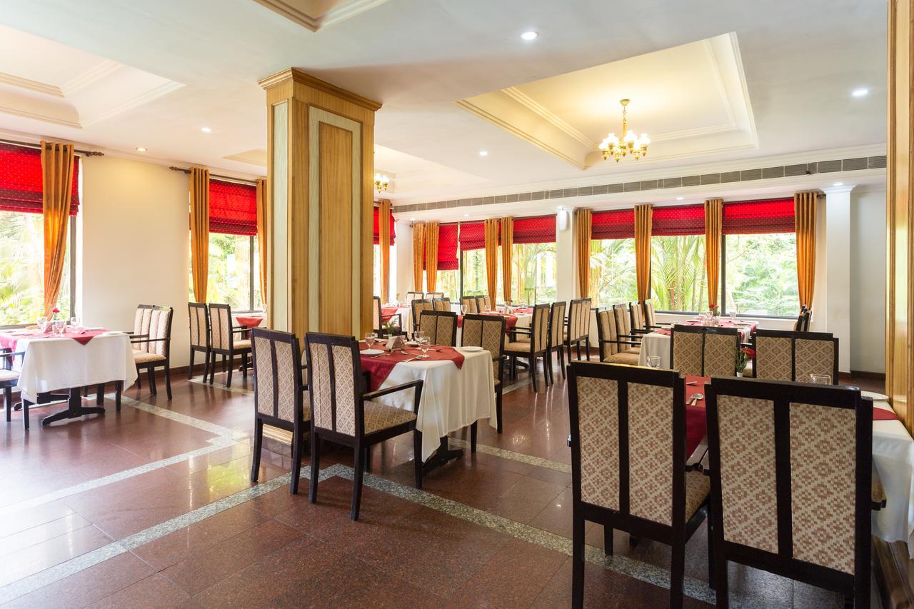 The Windsor Castle Hotel Kottayam Exterior photo