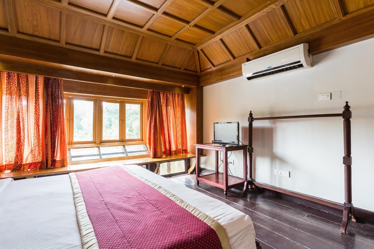 The Windsor Castle Hotel Kottayam Exterior photo