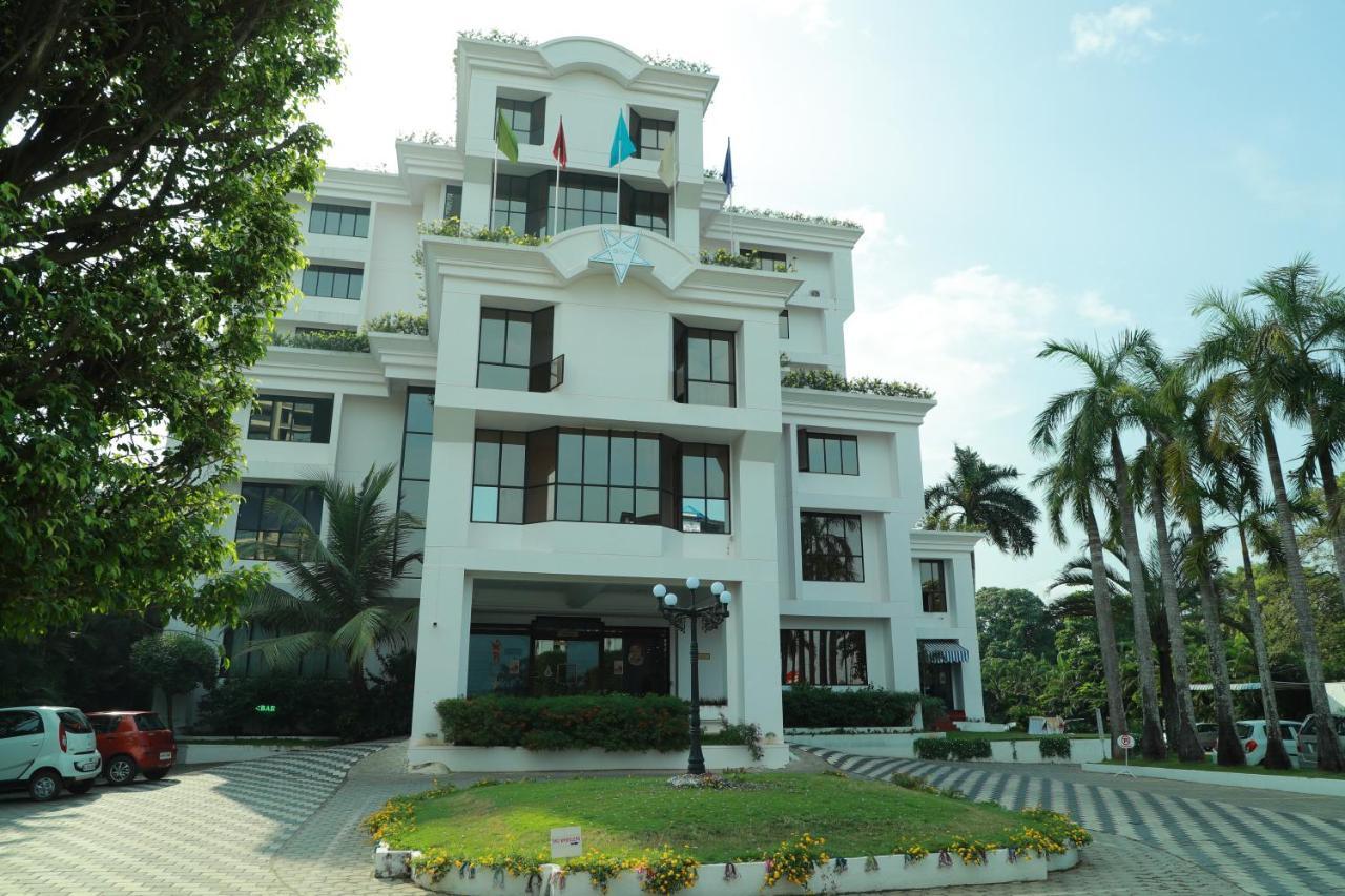 The Windsor Castle Hotel Kottayam Exterior photo